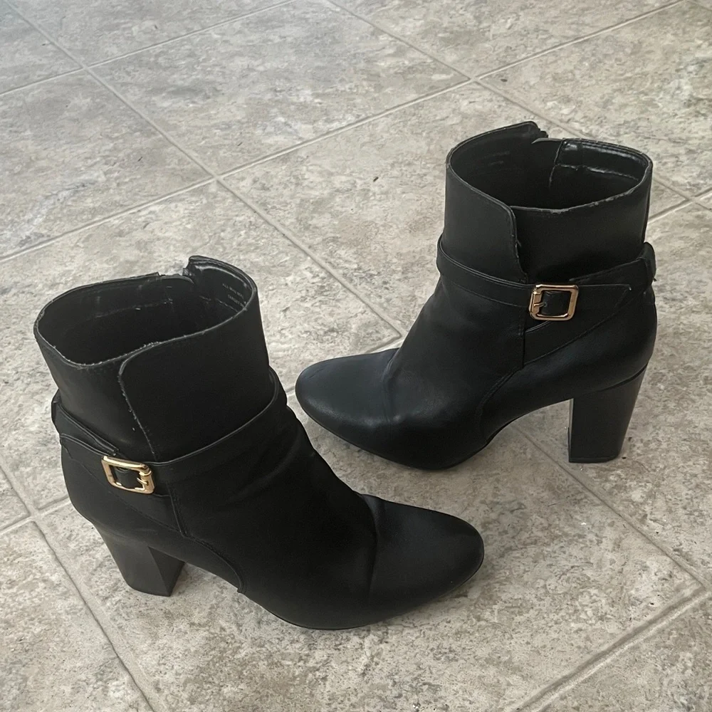 Sleek Black Ankle Boots for Women - Picture 2 of 6
